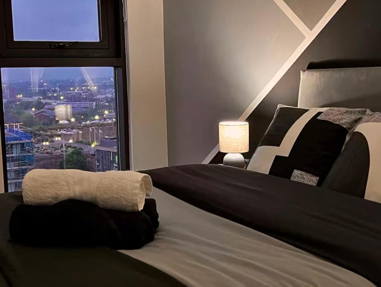 Penthouse Gem, Central, Scenic Views, Stylish, Modern, City Centre 2Br Sheffield Exterior foto
